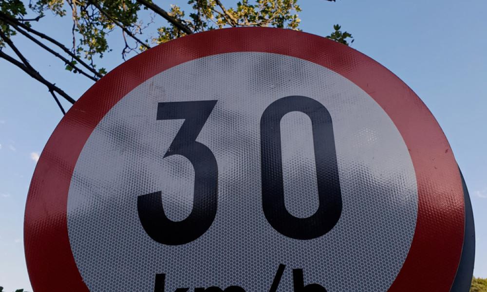 30km/ hr speed sign